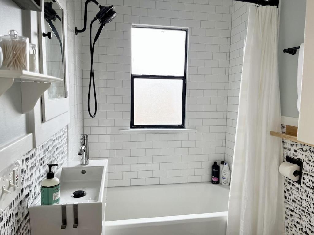 Modern 2 Bedroom Farmhouse Cottage With Hot Tub In Snohomish Eksteriør bilde