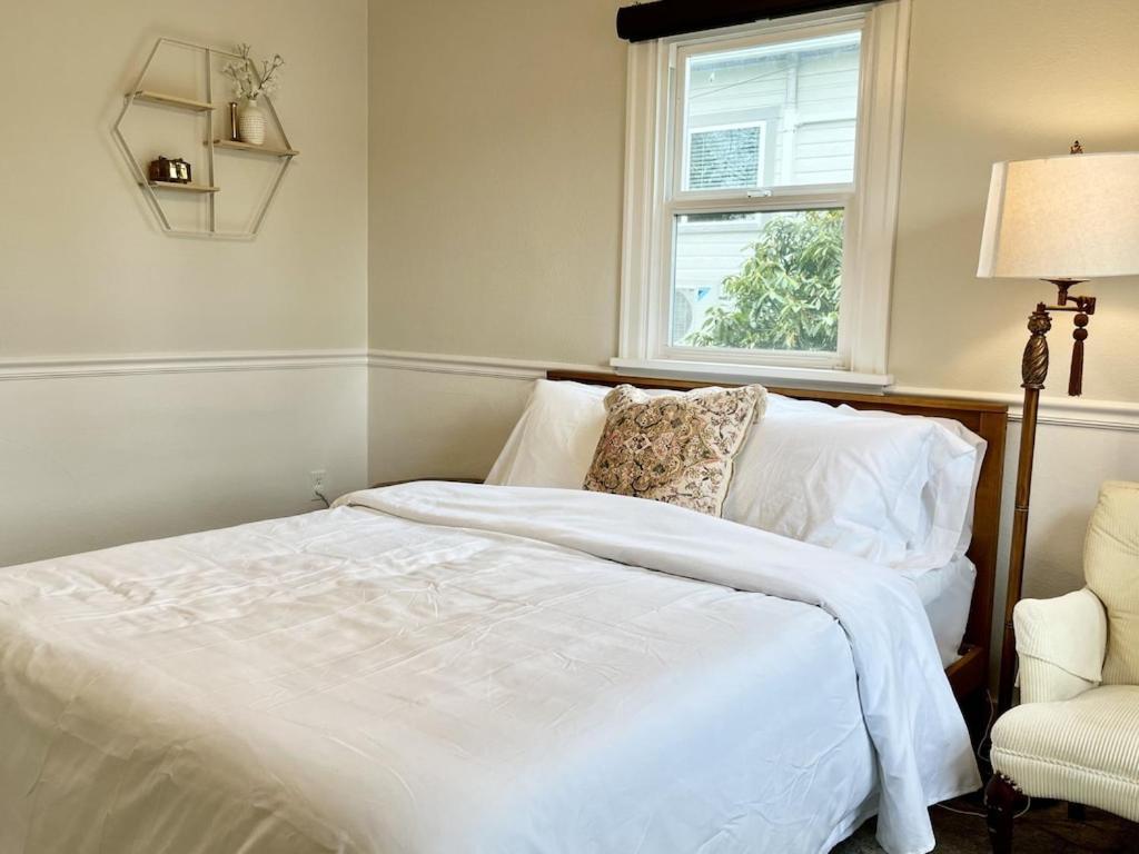 Modern 2 Bedroom Farmhouse Cottage With Hot Tub In Snohomish Eksteriør bilde