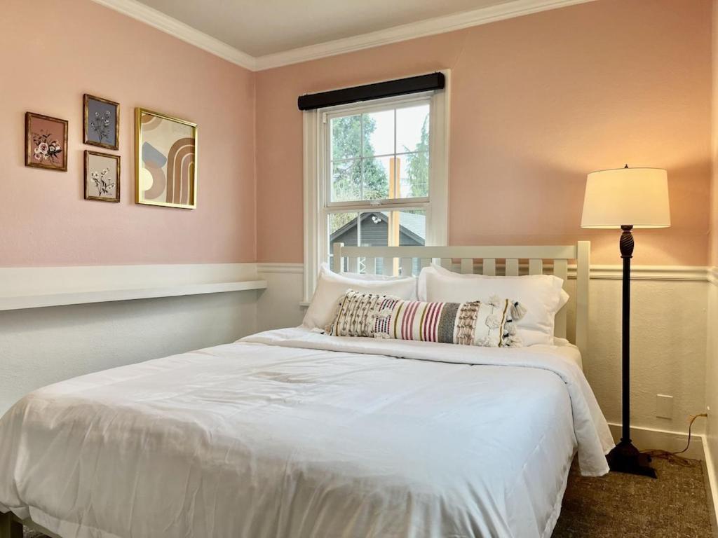 Modern 2 Bedroom Farmhouse Cottage With Hot Tub In Snohomish Eksteriør bilde